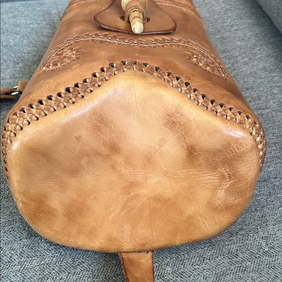 Handcrafted Tan Leather Crossbody Bag - Picture 7 of 12